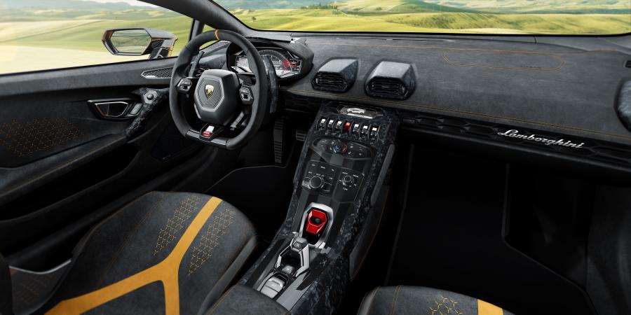 Интерьер Lamborghini Huracan Performante (LB724) 2017 года  (WW) (фото 11 из 57)